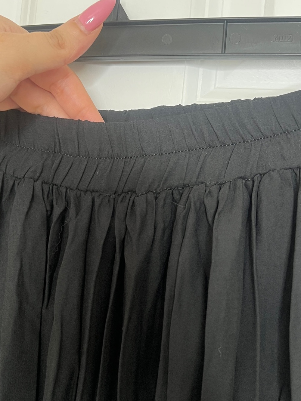 Express Wide-Leg Black Pleated Palazzo Pants - Picture 5 of 9